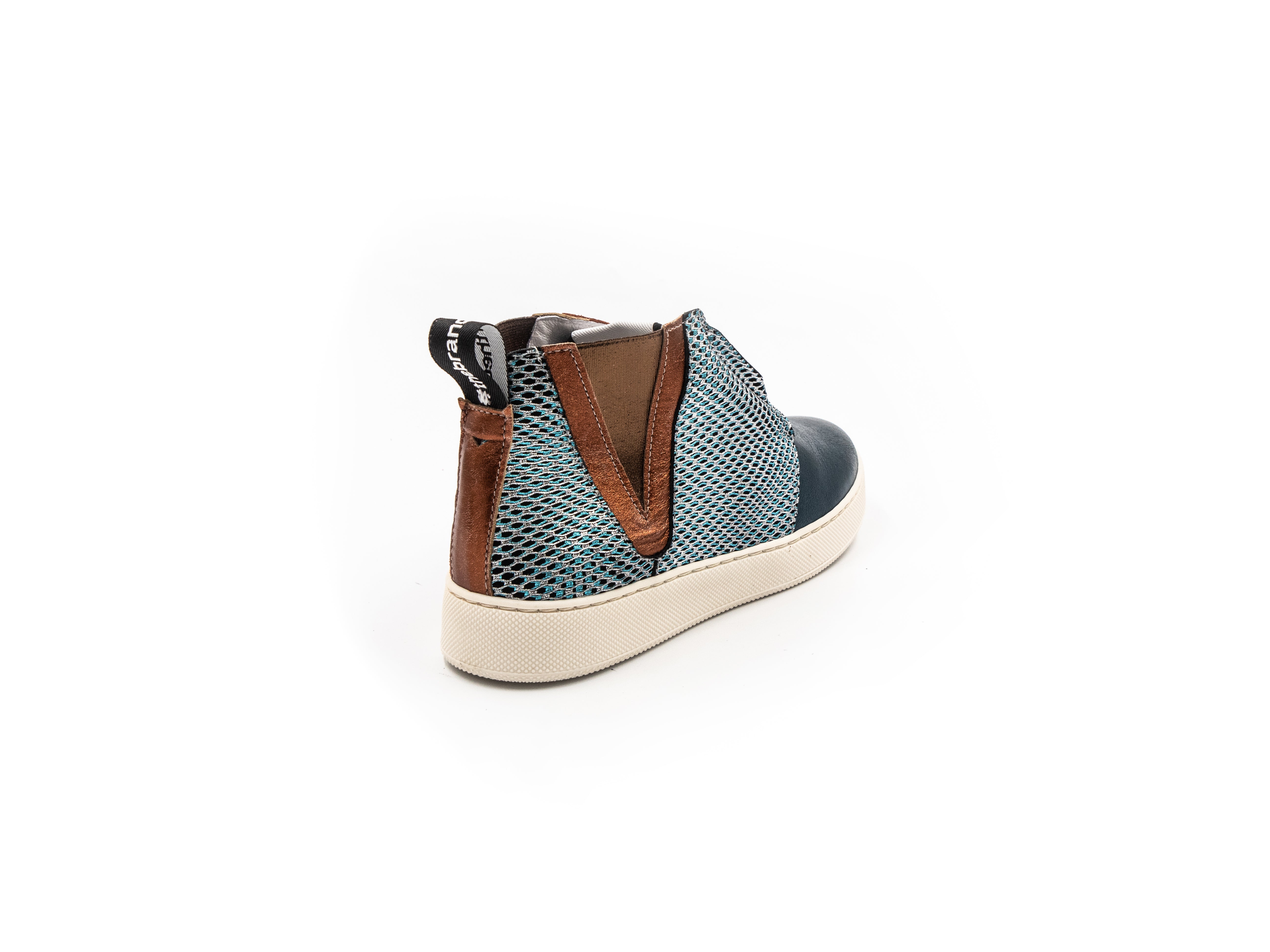 Sneakers without laces in shades of blue and brown. 