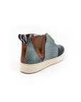 Sneakers without laces in shades of blue and brown. 