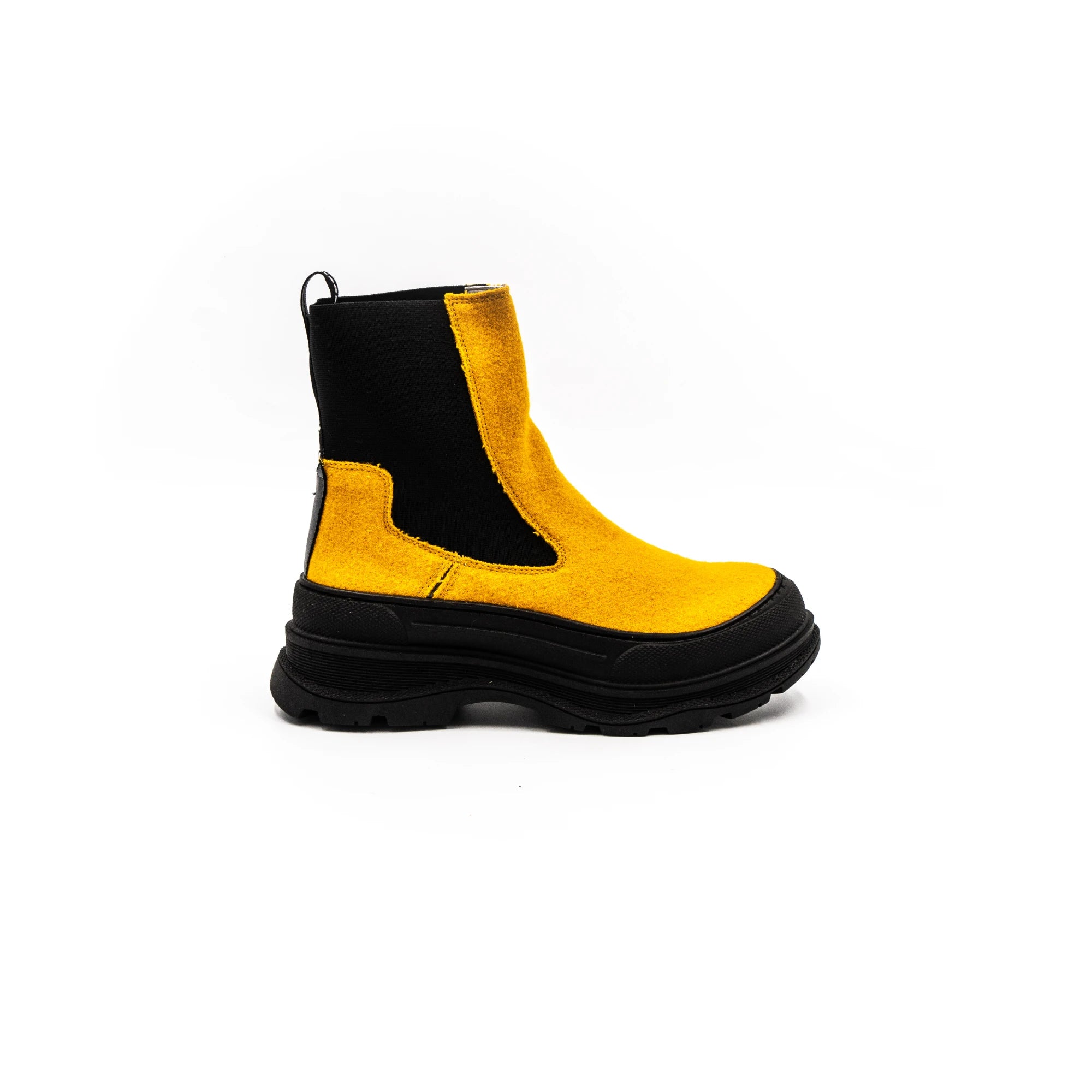 Yellow high rubber boots in burel.