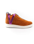 Sneakers with zipper, in orange.