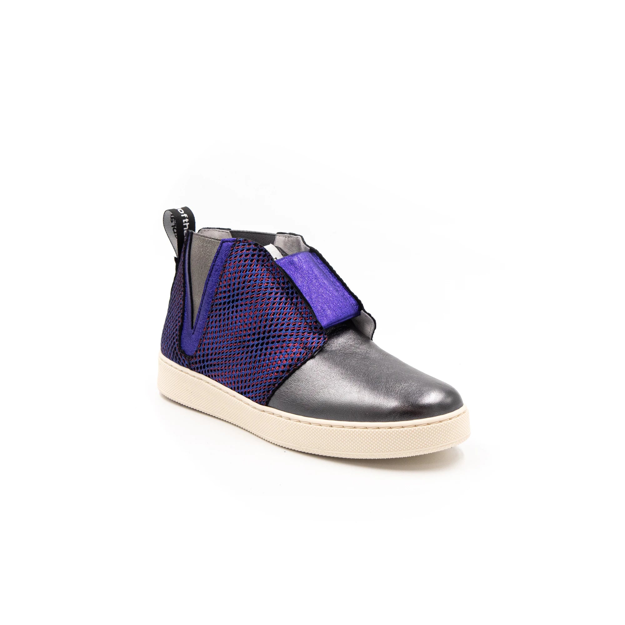 Sneakers without laces in shades of purple and silver.