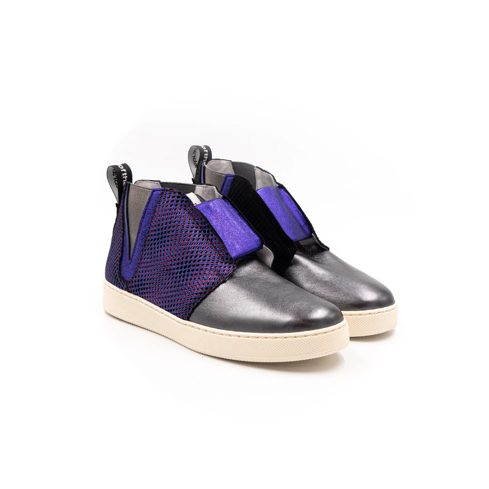 Sneakers without laces in shades of purple and silver.