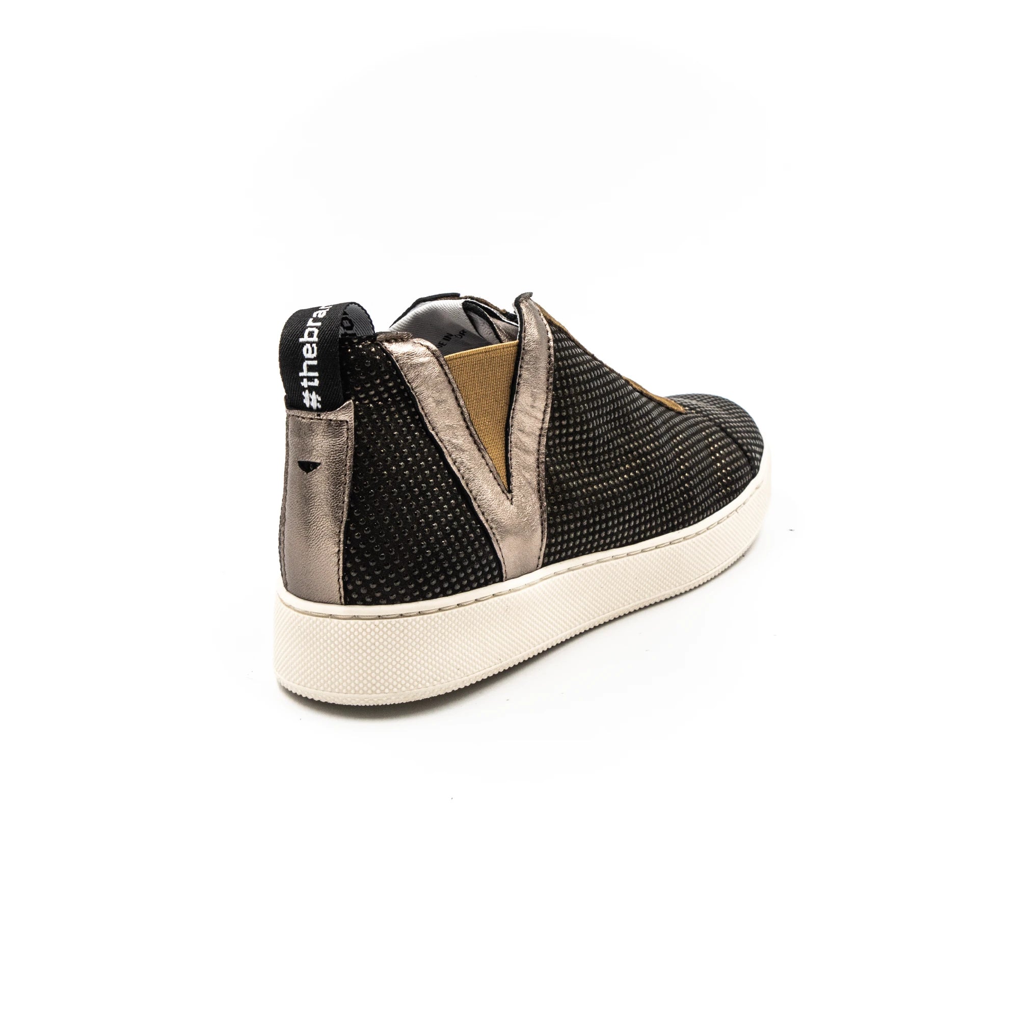 Sneakers with zipper, in gold and metal colors.