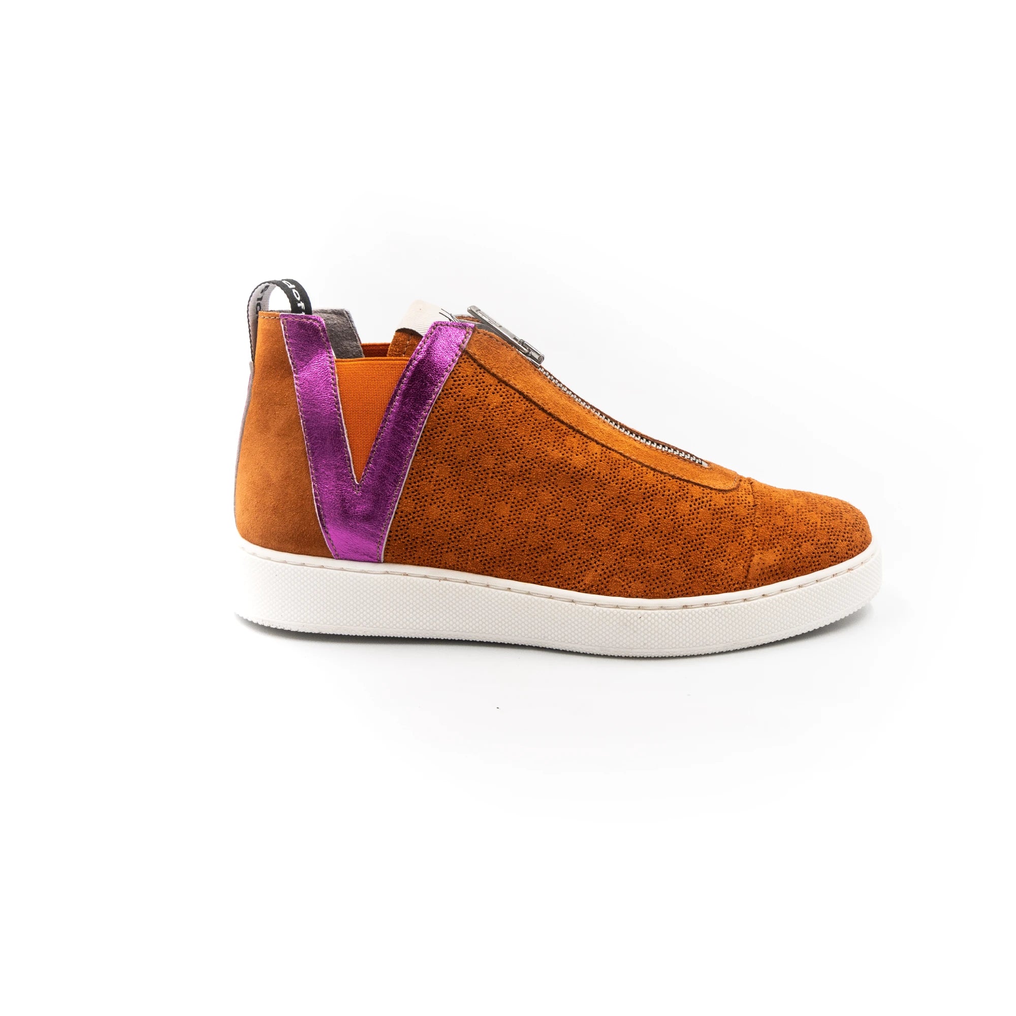 Sneakers with zipper, in orange.