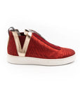 Sneakers with zipper and zebra pattern, in red.