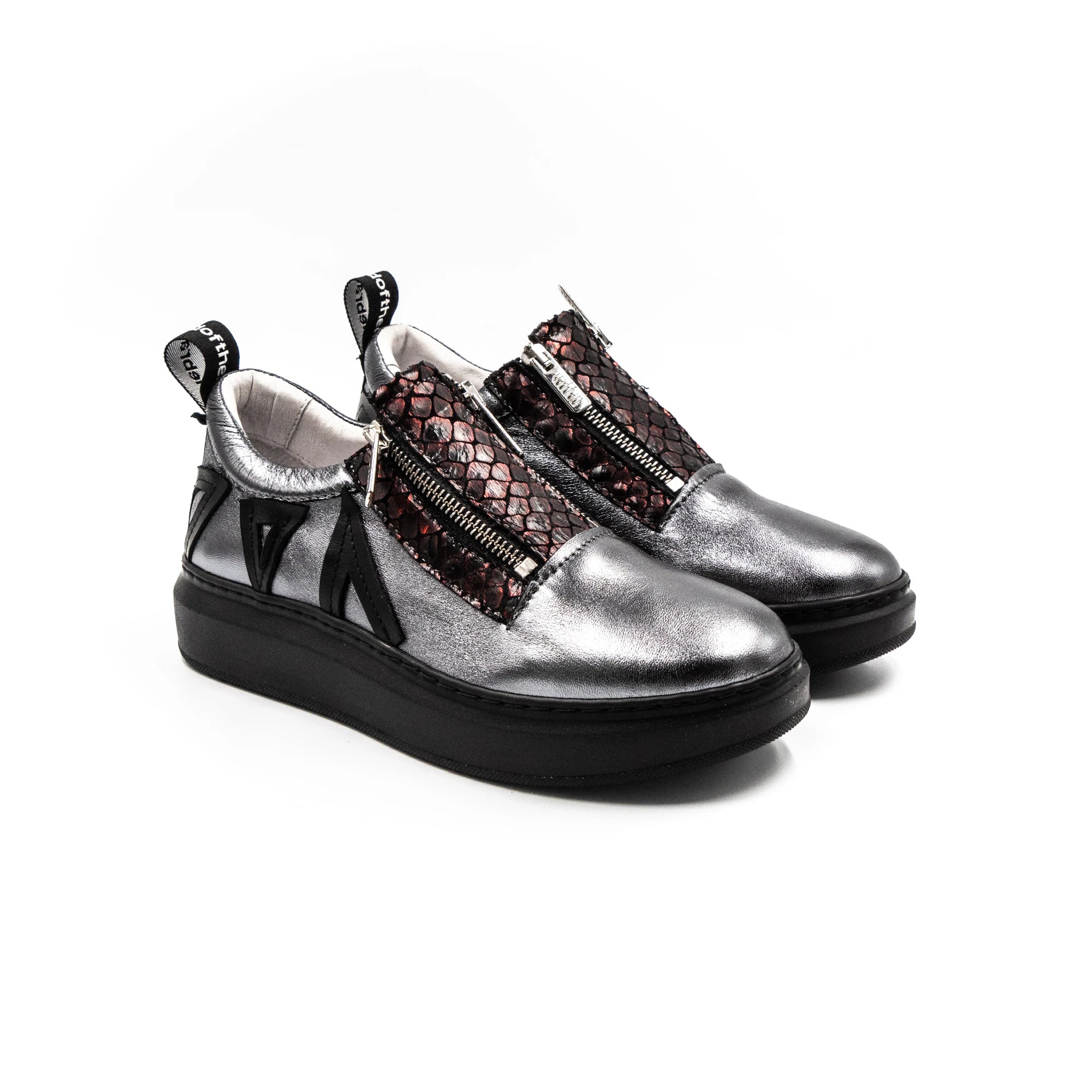 Sneakers with zippers, in metallic, with black rubber.