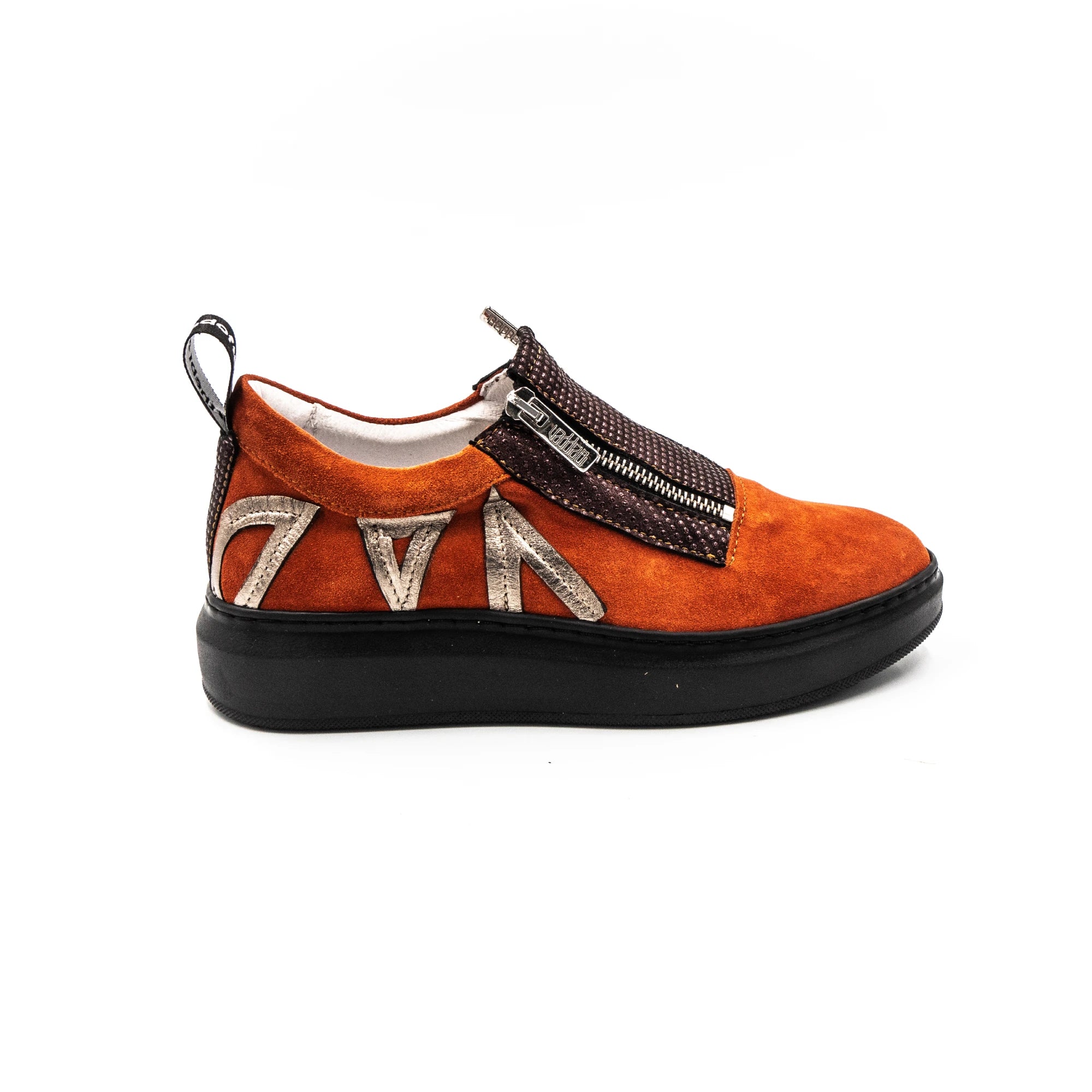 Zipped sneakers in orange with black rubber.