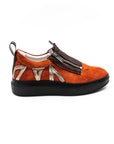 Zipped sneakers in orange with black rubber.
