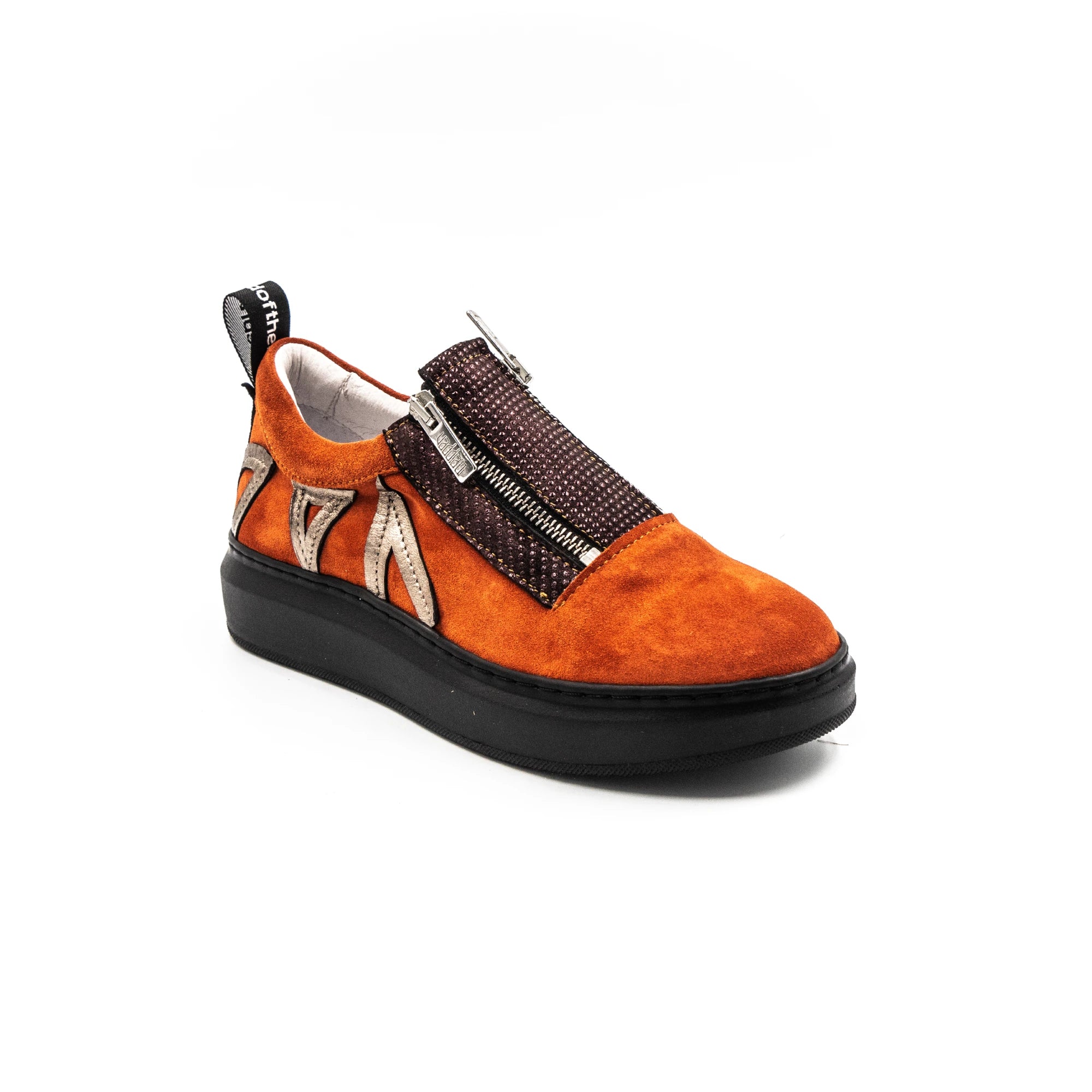 Zipped sneakers in orange with black rubber.