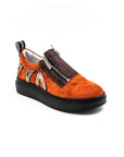 Zipped sneakers in orange with black rubber.