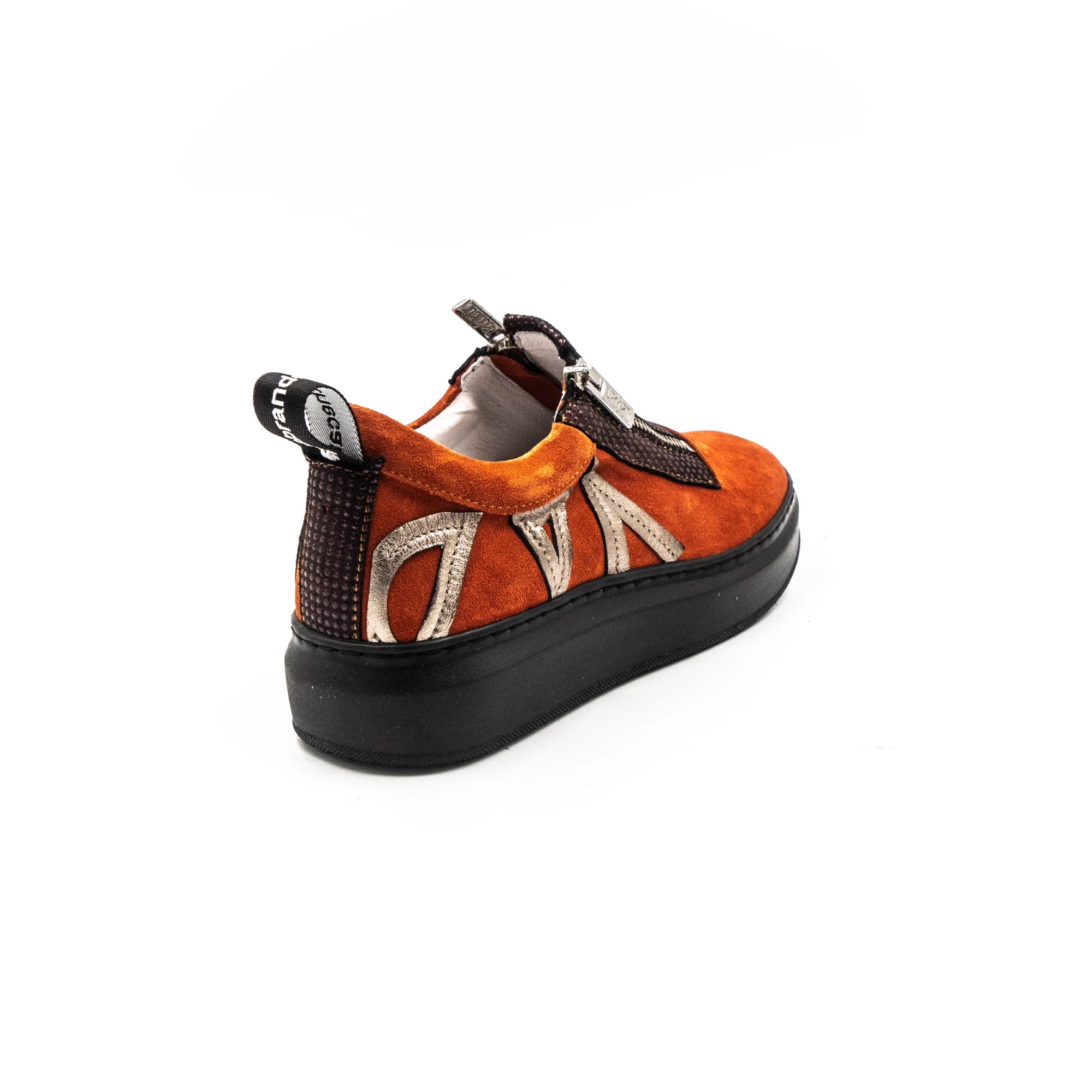 Zipped sneakers in orange with black rubber.