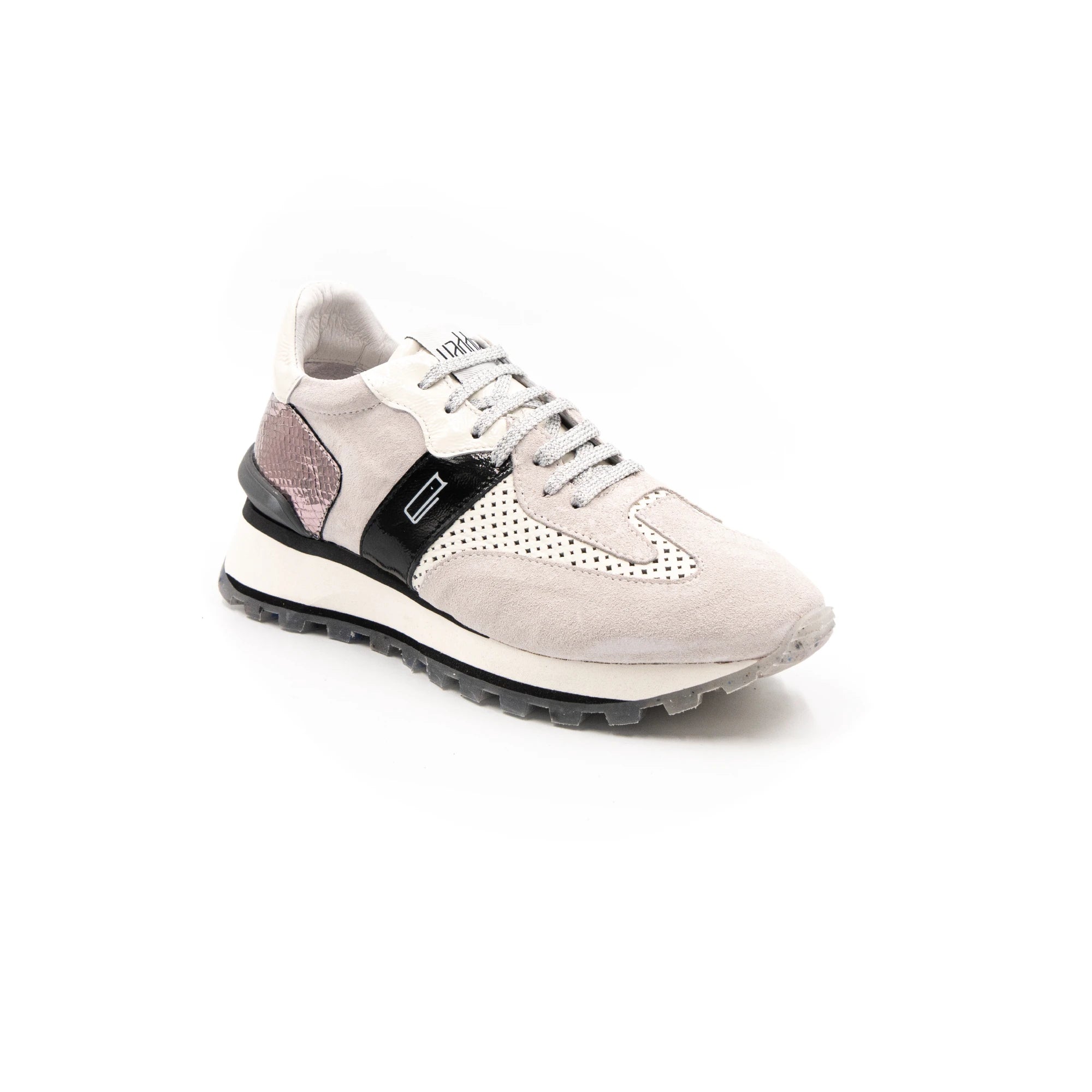 Sneakers with textures and white, beige and black colors.