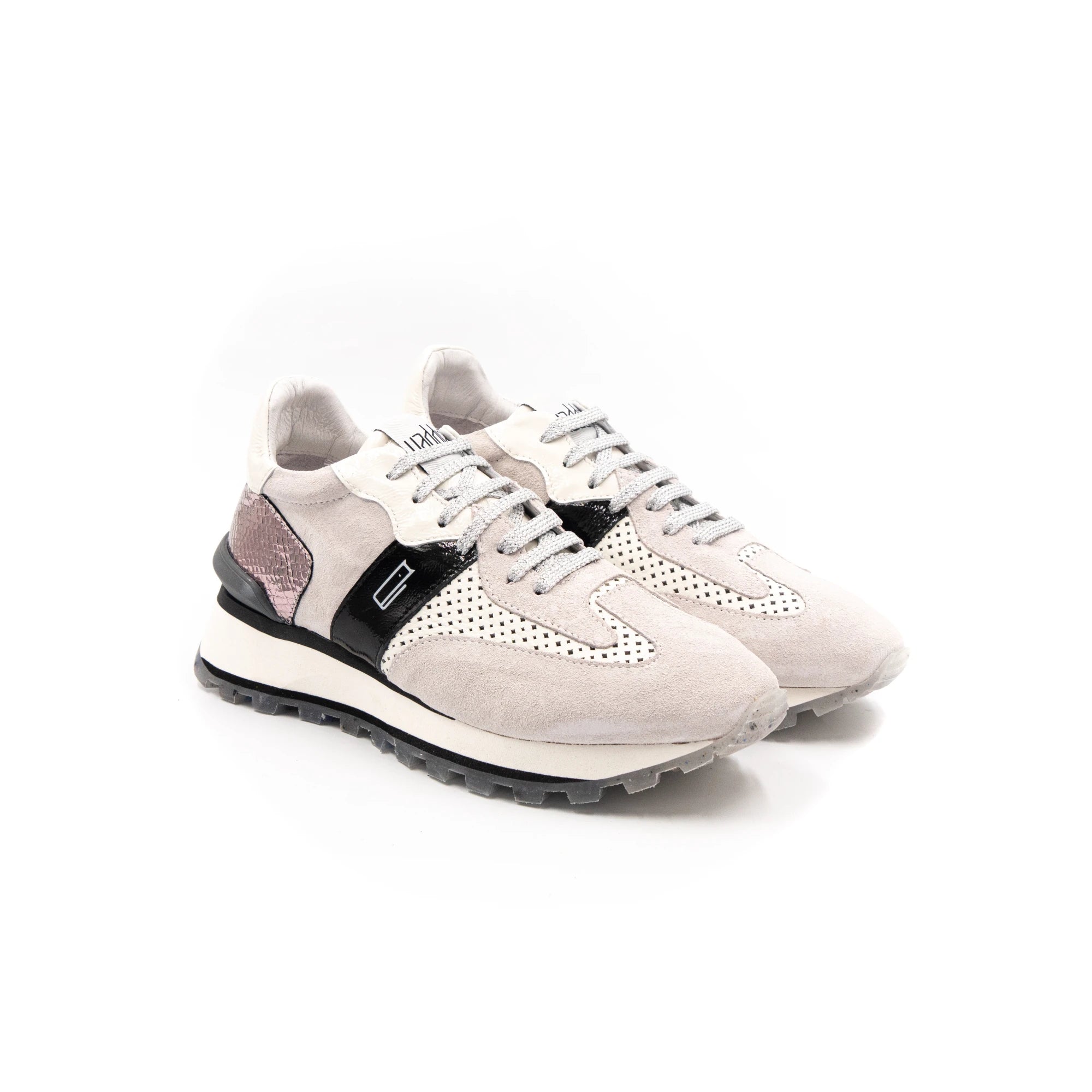 Sneakers with textures and white, beige and black colors.