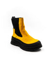 Yellow high rubber boots in burel.