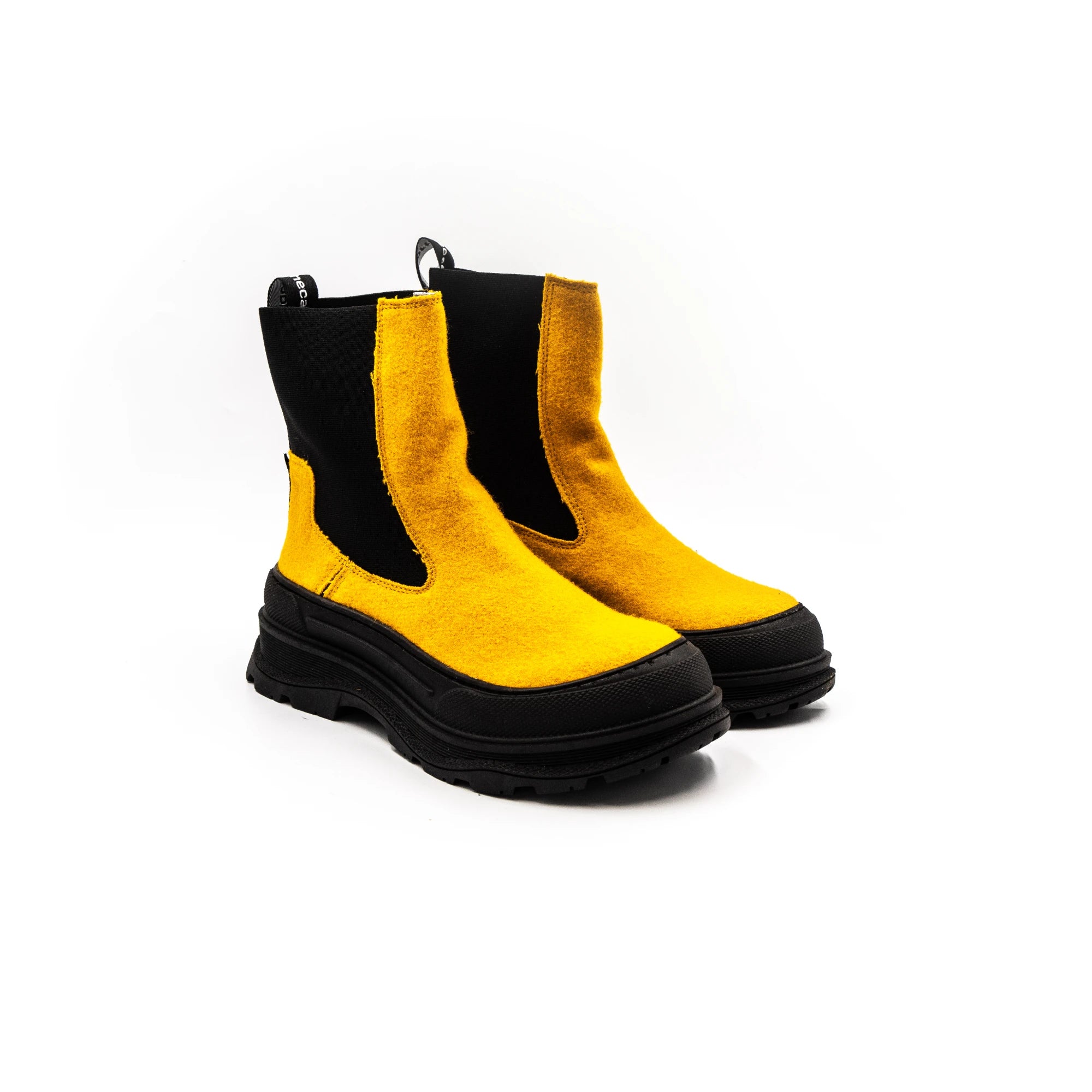 Yellow high rubber boots in burel.