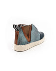 Sneakers without laces in shades of blue and brown.